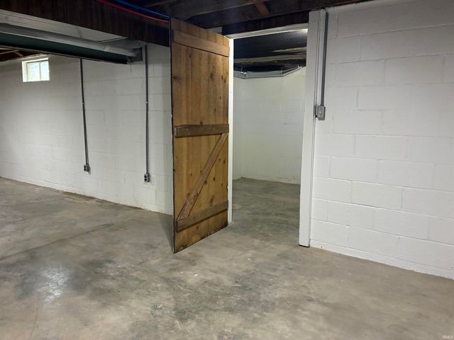 3210 Mesker Park Drive, Evansville, IN 47720