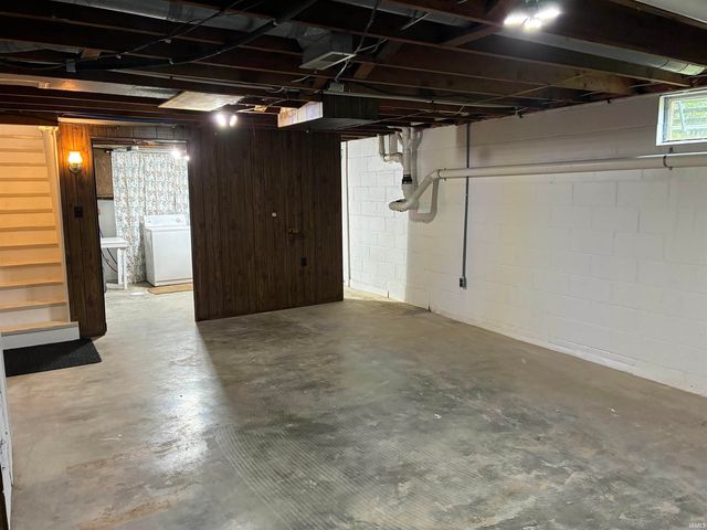 3210 Mesker Park Drive, Evansville, IN 47720