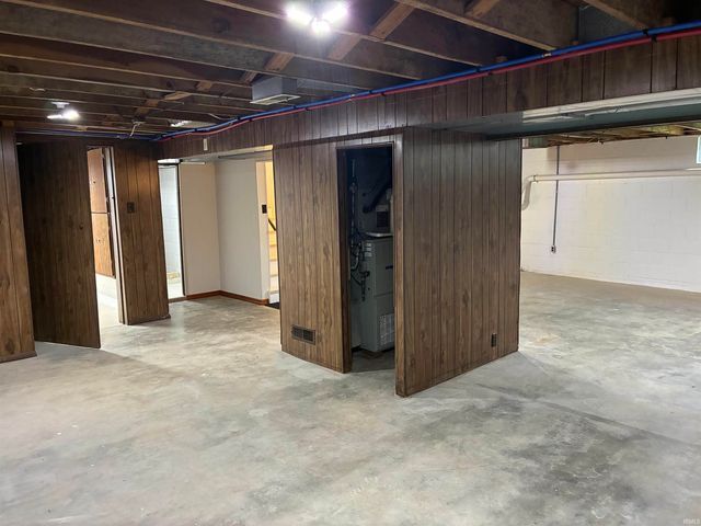 3210 Mesker Park Drive, Evansville, IN 47720