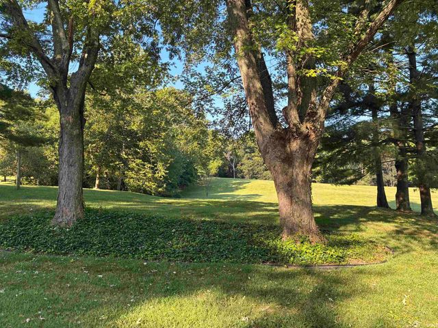 3210 Mesker Park Drive, Evansville, IN 47720