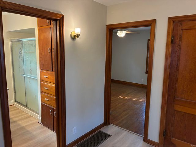 3210 Mesker Park Drive, Evansville, IN 47720