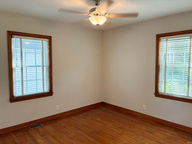 3210 Mesker Park Drive, Evansville, IN 47720