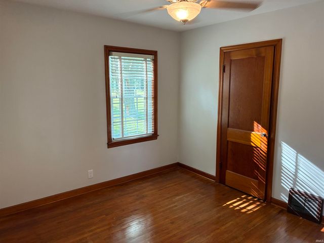 3210 Mesker Park Drive, Evansville, IN 47720