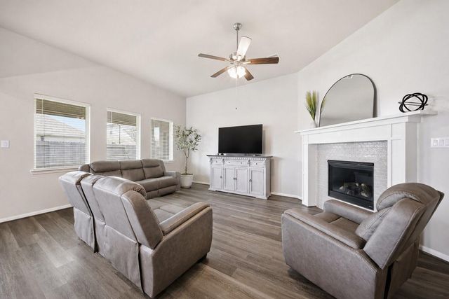 32323 Cedar Crest Drive, Waller, TX 77484