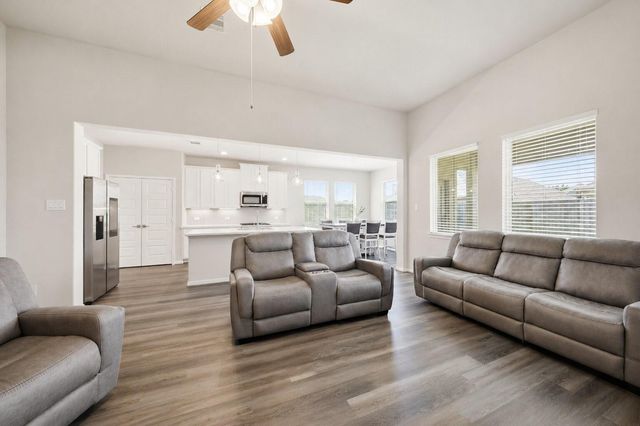 32323 Cedar Crest Drive, Waller, TX 77484