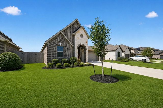 32323 Cedar Crest Drive, Waller, TX 77484