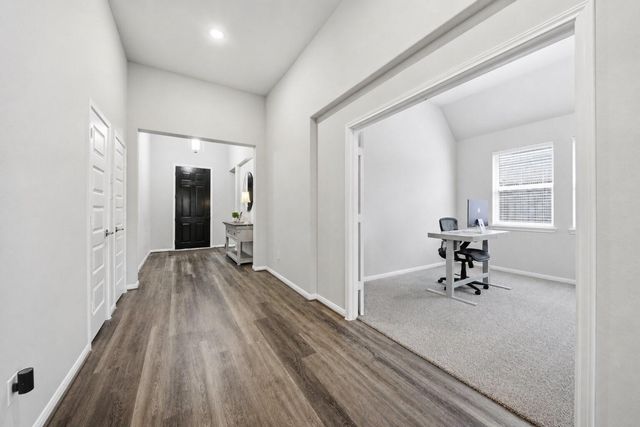 32323 Cedar Crest Drive, Waller, TX 77484