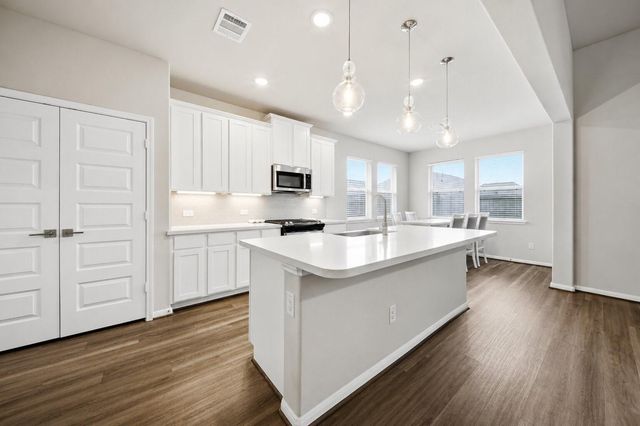 32323 Cedar Crest Drive, Waller, TX 77484