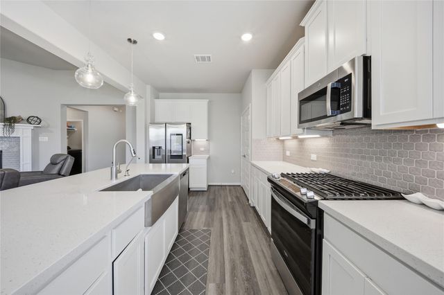 32323 Cedar Crest Drive, Waller, TX 77484
