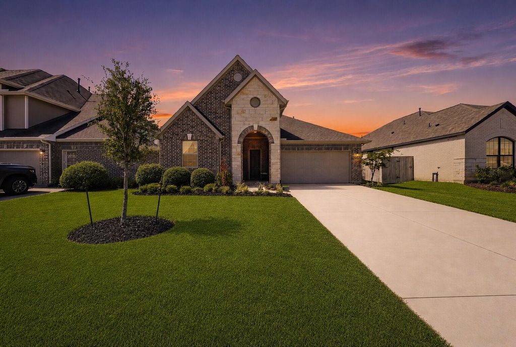 32323 Cedar Crest Drive, Waller, TX 77484