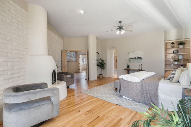 5800 Tinnin Road NW, Los Ranchos, NM 87107