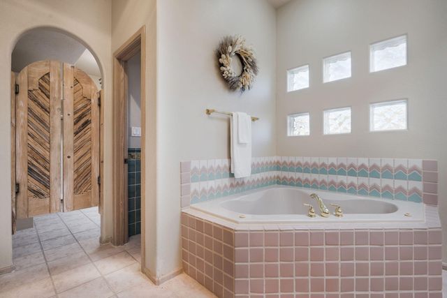 5800 Tinnin Road NW, Los Ranchos, NM 87107