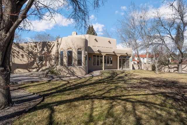 5800 Tinnin Road NW, Los Ranchos, NM 87107