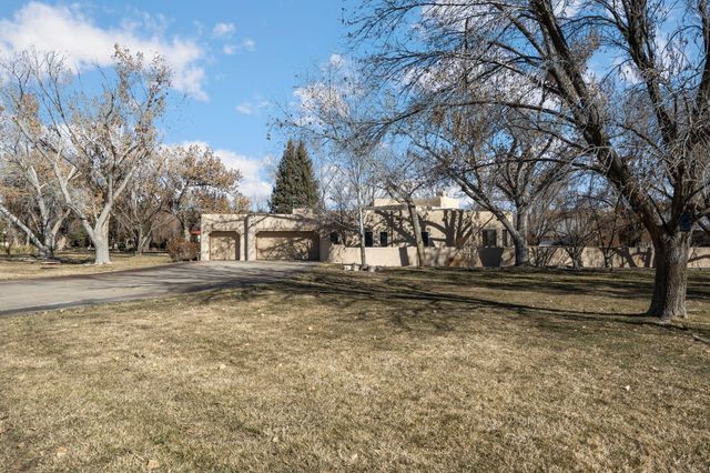 5800 Tinnin Road NW, Los Ranchos, NM 87107