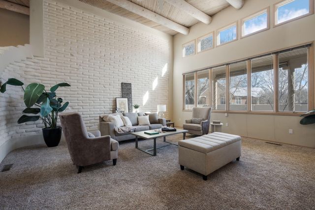 5800 Tinnin Road NW, Los Ranchos, NM 87107