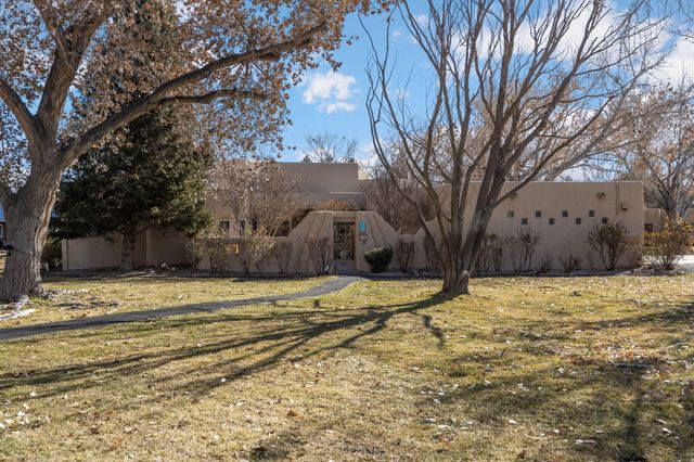 5800 Tinnin Road NW, Los Ranchos, NM 87107
