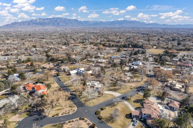 5800 Tinnin Road NW, Los Ranchos, NM 87107