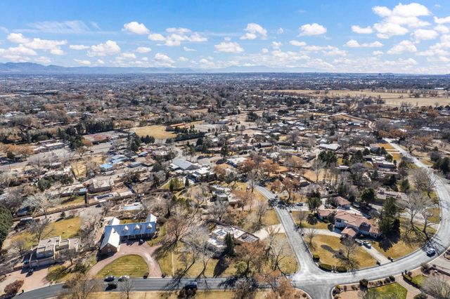 5800 Tinnin Road NW, Los Ranchos, NM 87107