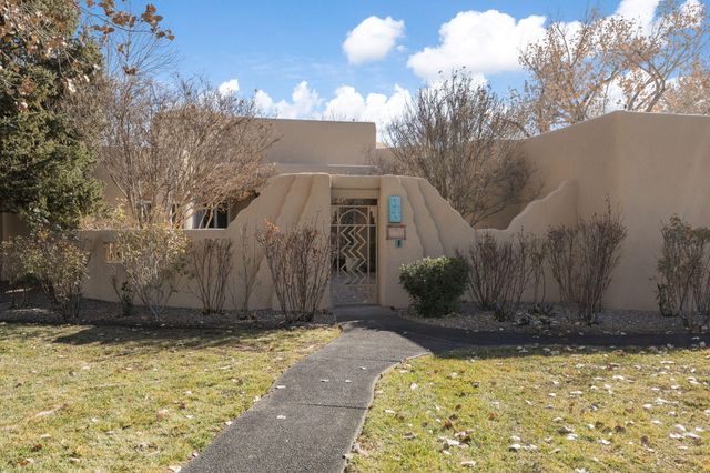 5800 Tinnin Road NW, Los Ranchos, NM 87107