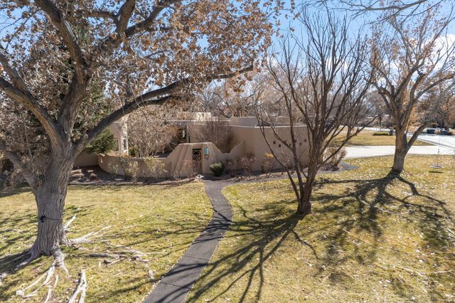 5800 Tinnin Road NW, Los Ranchos, NM 87107