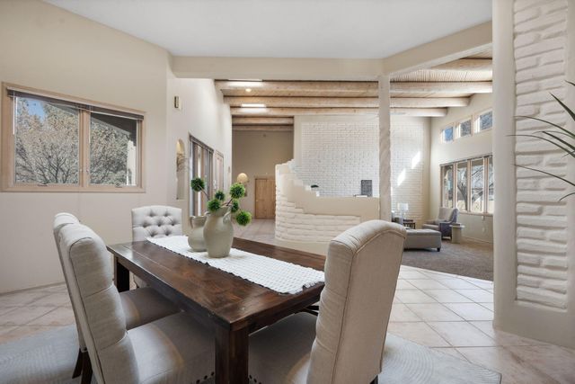 5800 Tinnin Road NW, Los Ranchos, NM 87107