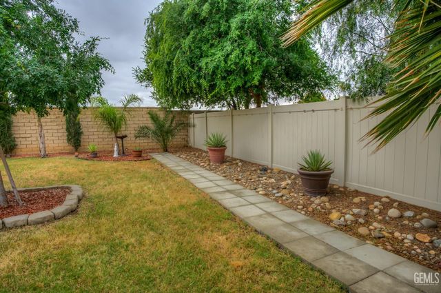 5900 River Birch Drive, Bakersfield, CA 93306