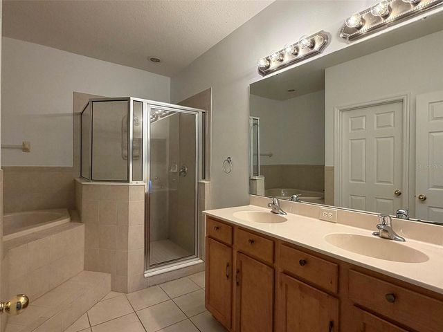 4530 AMBERLY OAKS COURT, Tampa, FL 33614