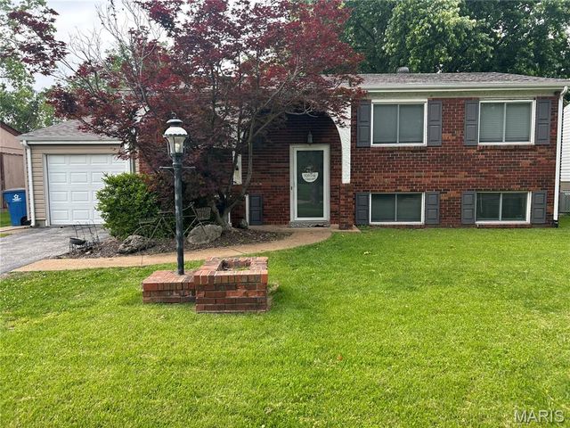 11819 Foxwood Drive, Maryland Heights, MO 63043