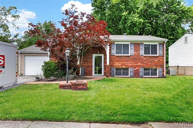 11819 Foxwood Drive, Maryland Heights, MO 63043