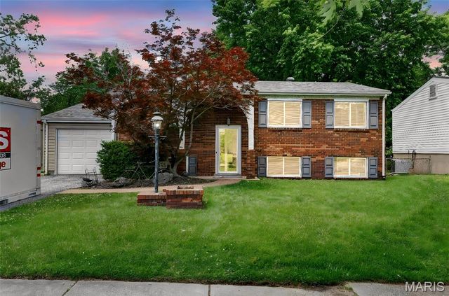 11819 Foxwood Drive, Maryland Heights, MO 63043