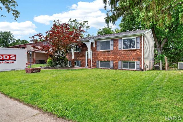 11819 Foxwood Drive, Maryland Heights, MO 63043