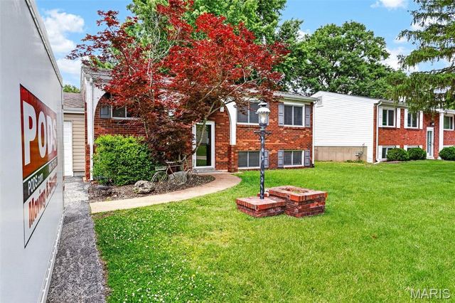 11819 Foxwood Drive, Maryland Heights, MO 63043