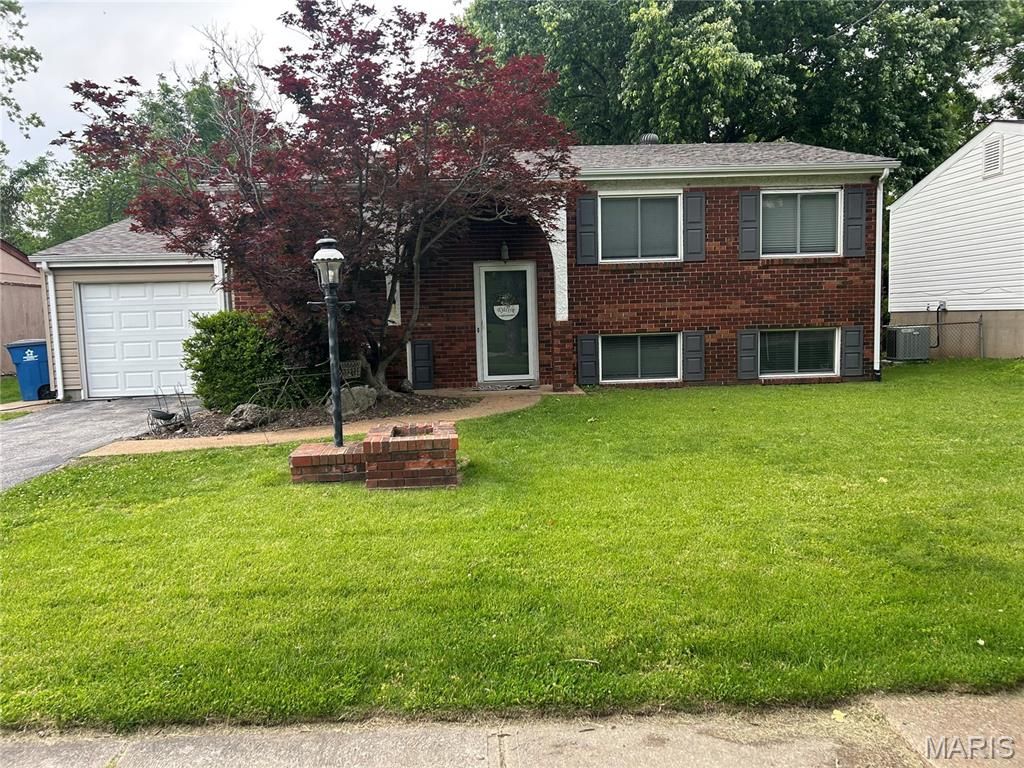 11819 Foxwood Drive, Maryland Heights, MO 63043