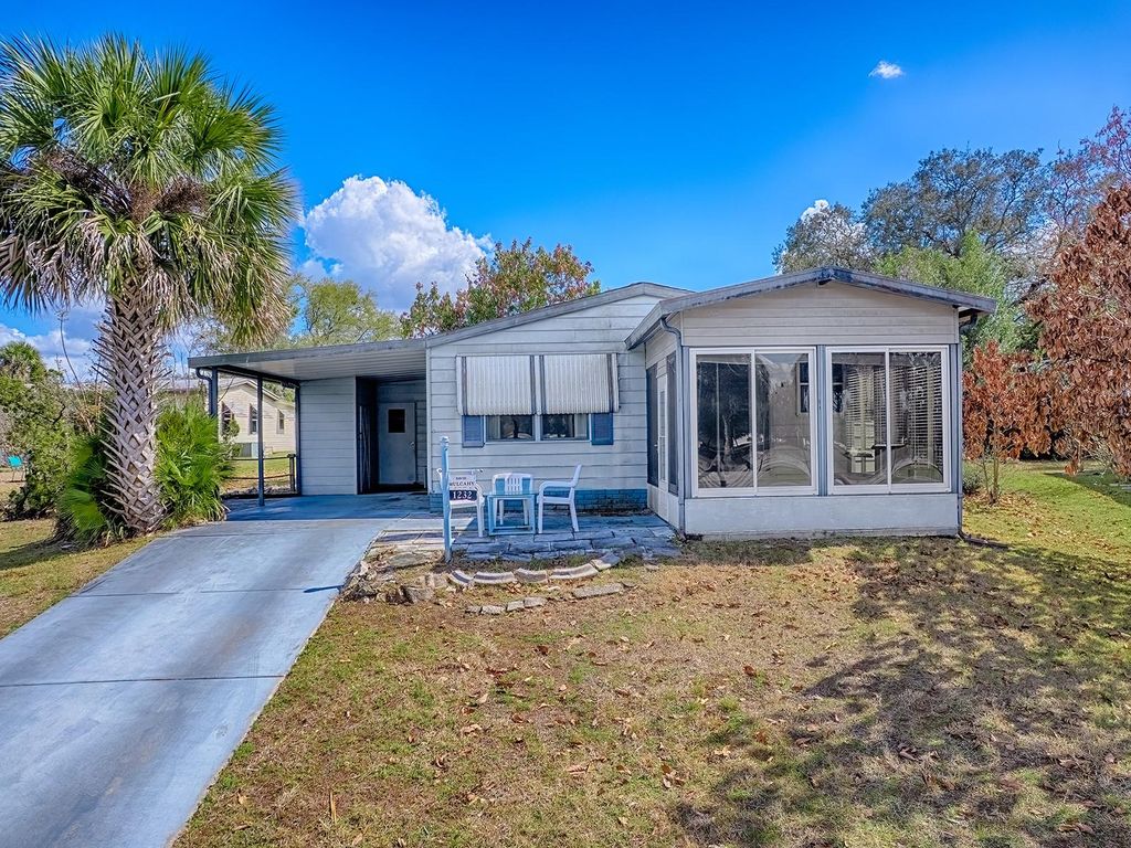 Image 2 of property listing at 1232 DUSTIN DRIVE, Lady Lake, FL 32159