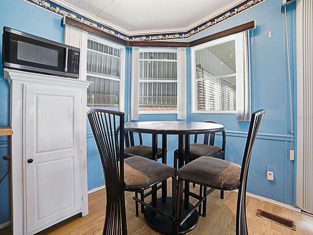 Image 12 of property listing at 1232 DUSTIN DRIVE, Lady Lake, FL 32159