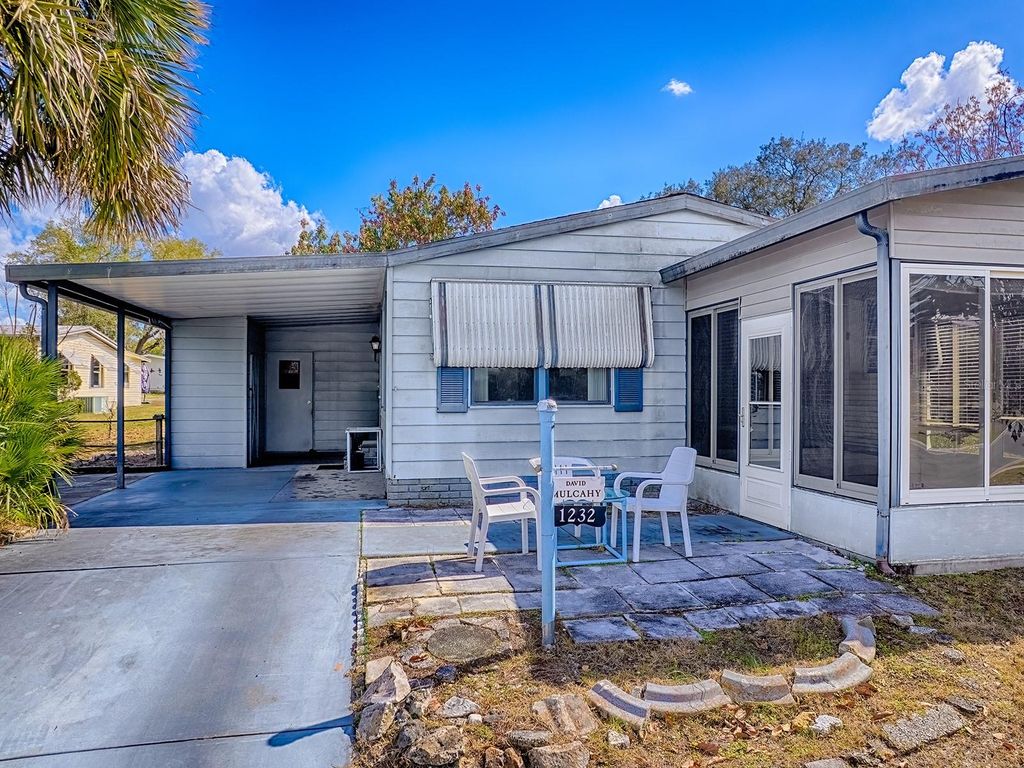 Image 3 of property listing at 1232 DUSTIN DRIVE, Lady Lake, FL 32159