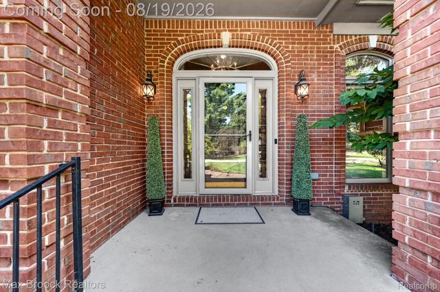 27261 Apple Tree Lane, Franklin Village, MI 48025