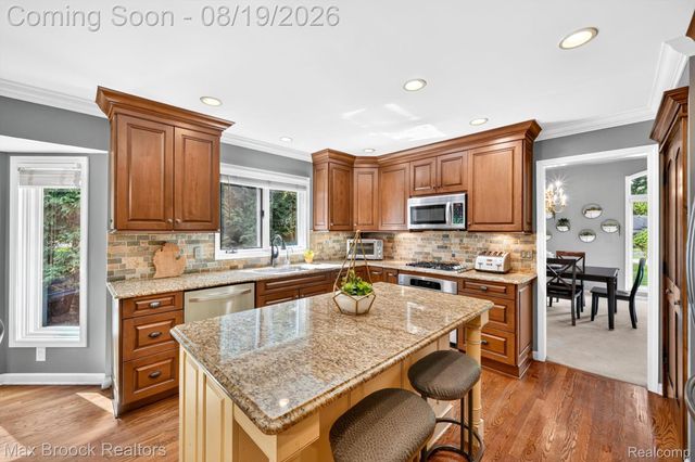 27261 Apple Tree Lane, Franklin Village, MI 48025