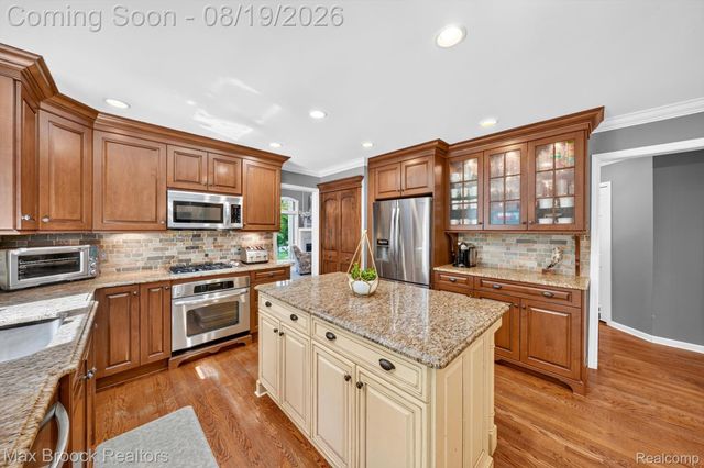 27261 Apple Tree Lane, Franklin Village, MI 48025