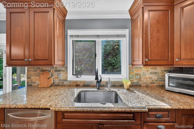27261 Apple Tree Lane, Franklin Village, MI 48025