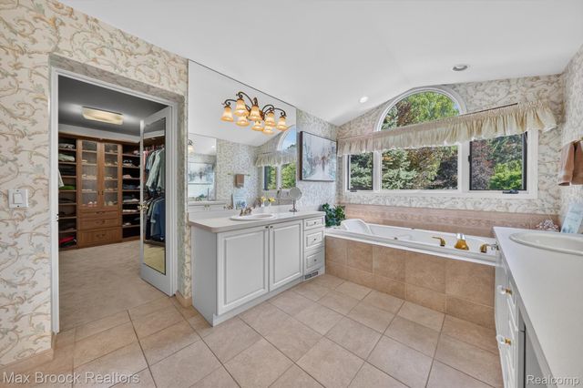 27261 Apple Tree Lane, Franklin Village, MI 48025