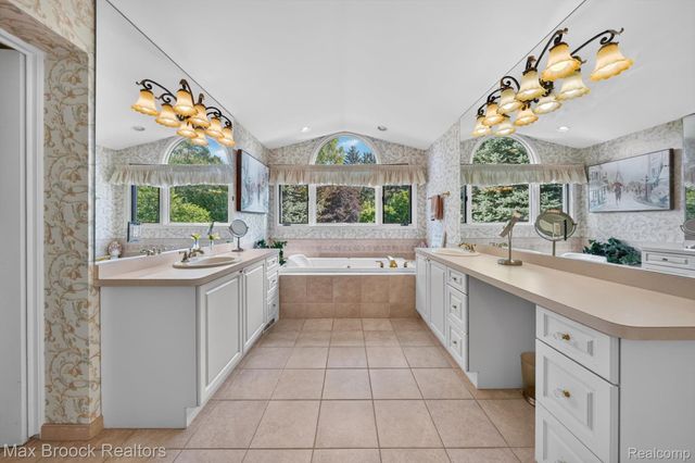 27261 Apple Tree Lane, Franklin Village, MI 48025