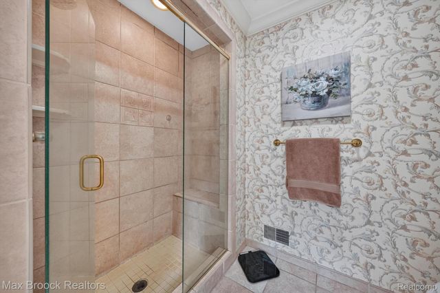 27261 Apple Tree Lane, Franklin Village, MI 48025