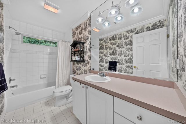 27261 Apple Tree Lane, Franklin Village, MI 48025