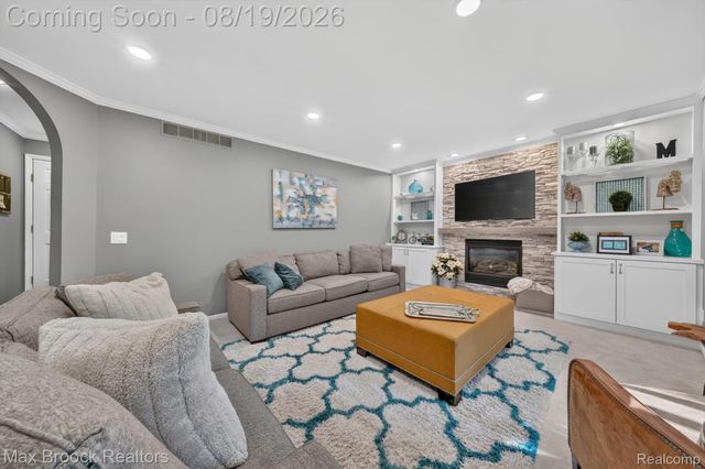 27261 Apple Tree Lane, Franklin Village, MI 48025