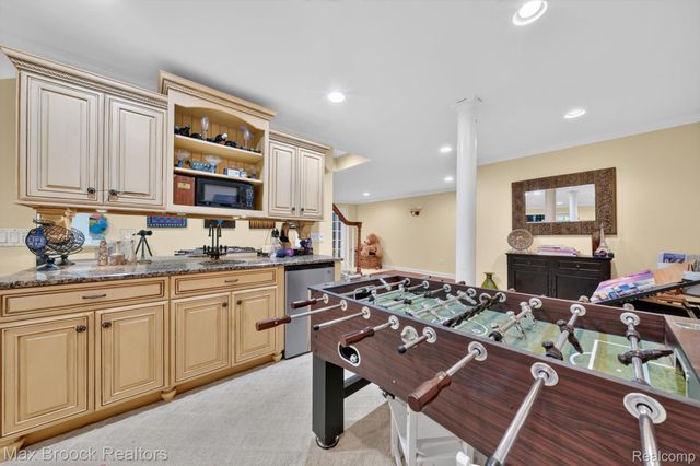 27261 Apple Tree Lane, Franklin Village, MI 48025