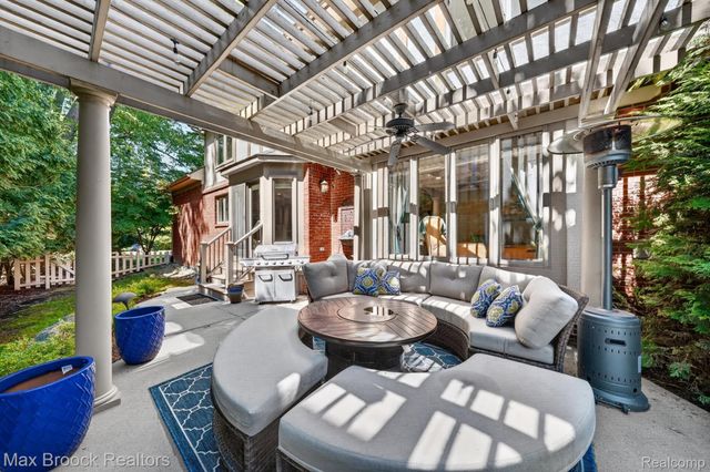 27261 Apple Tree Lane, Franklin Village, MI 48025