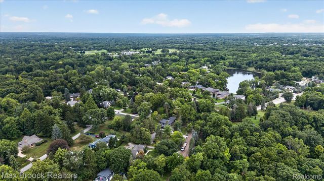 27261 Apple Tree Lane, Franklin Village, MI 48025
