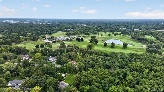 27261 Apple Tree Lane, Franklin Village, MI 48025