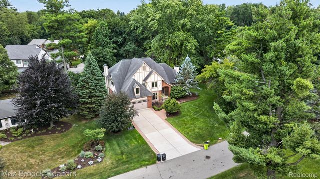 27261 Apple Tree Lane, Franklin Village, MI 48025